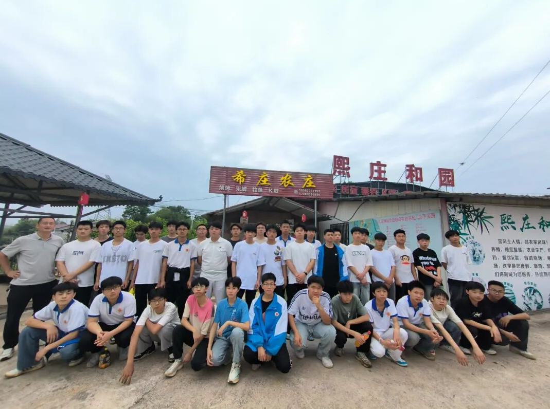 文正高中高一学生赴甘棠希园劳动基地 开展油菜收割社会实践活动