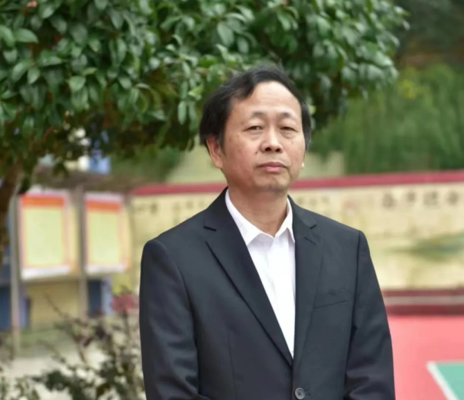 记文正学校优秀教师胡德文 |  文正学校建校30周年校庆